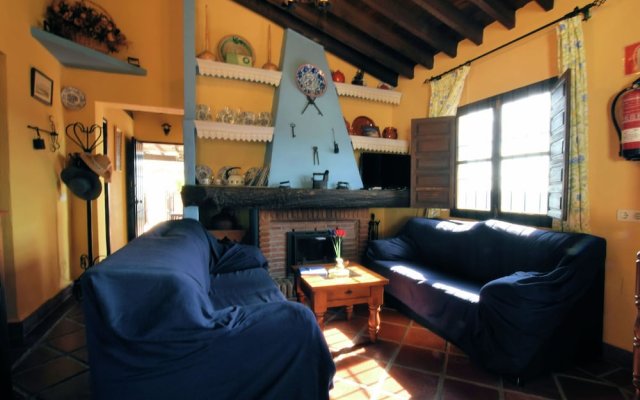Cozy Cottage in El Borge With Private Pool