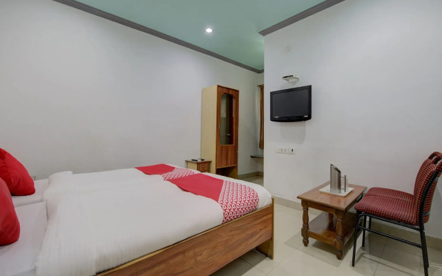 OYO 4275 Hotel Sunraj Residency