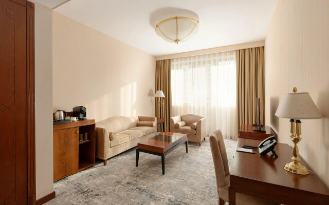 Ramada Plaza By Wyndham Gence