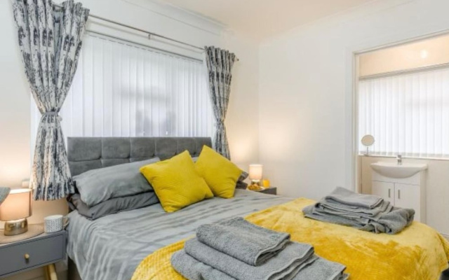 Apartment Sleeps 2 With Parking and Pets Welcome