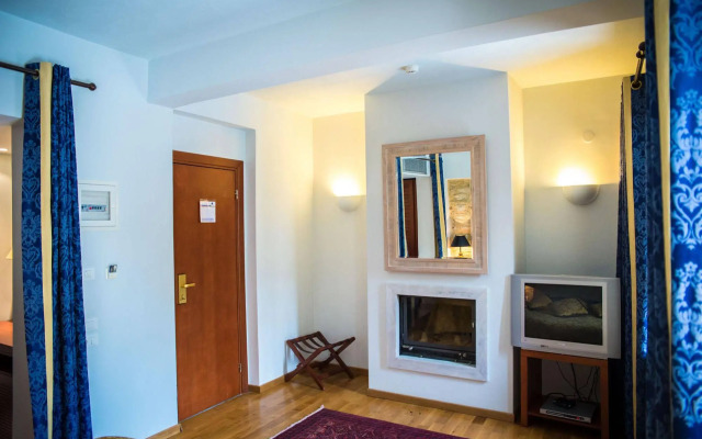 Maritsas Hotel & Suites