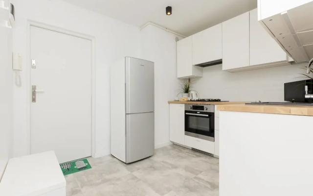Warsaw Saski Garden Apartment by Renters