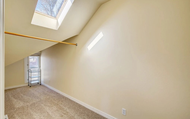 Walk to Tennyson & 32nd Ave! Sleeps 8!