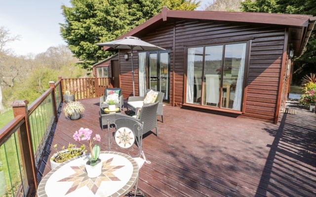 Summertime Lodge