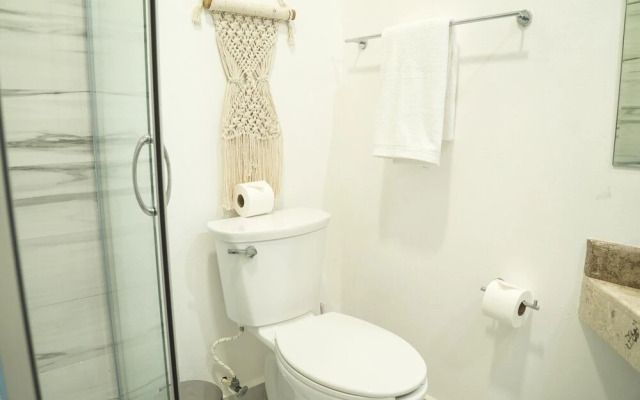 Stylish Fully-equipped Condo City-centered w Great Terrace Grill Pool