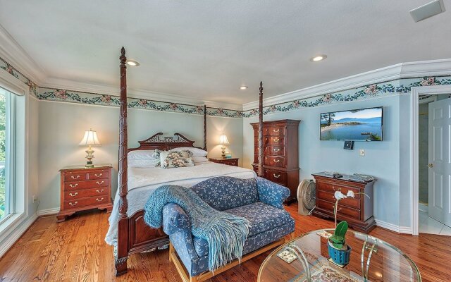 Sea Mist Waterfront Inn