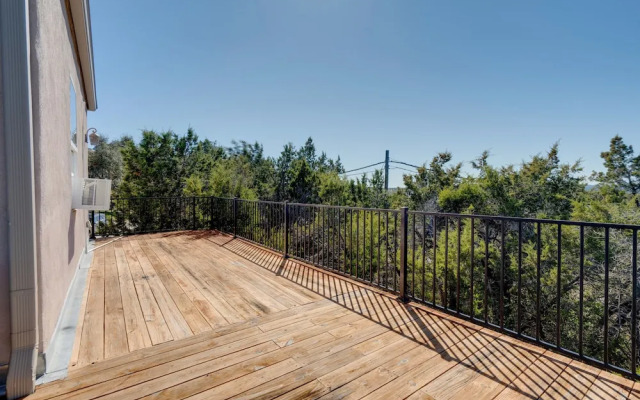 Near Lake Travis & Marina: Modern Austin Getaway!