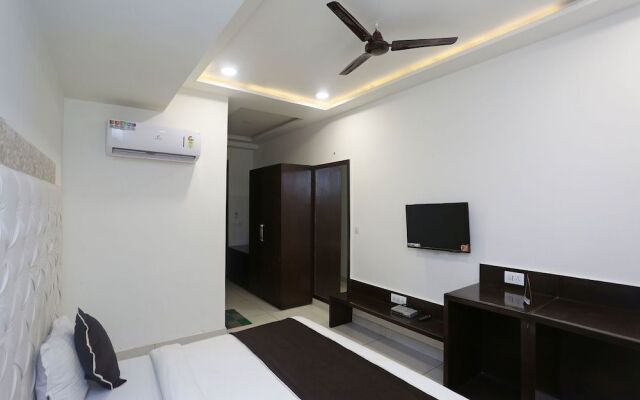 OYO 18422 Central Grand