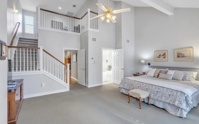 Spacious Urban Uptown Retreat 3 Bedroom Townhouse