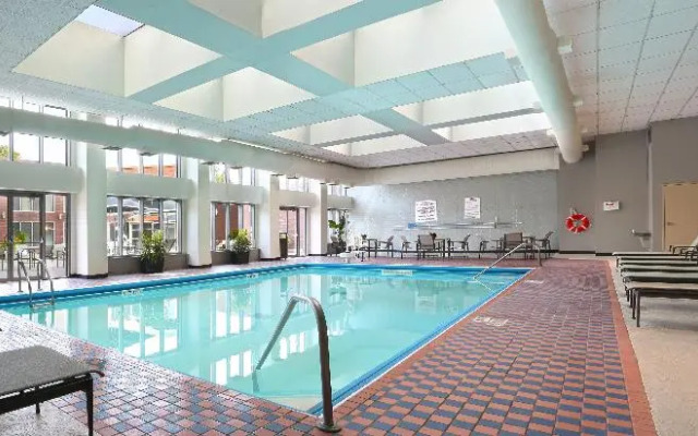 Crowne Plaza Atlanta Perimeter at Ravinia by IHG