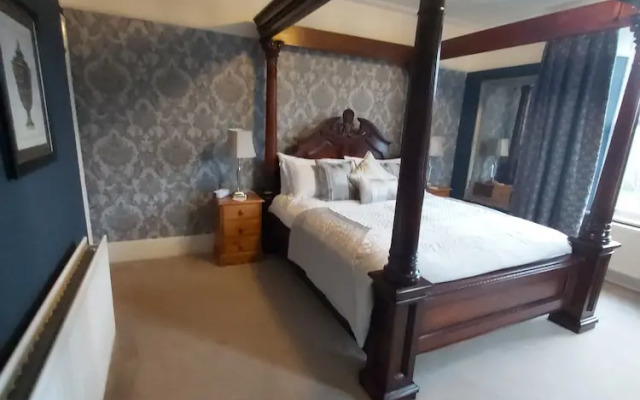 Llys Aeron Guest House