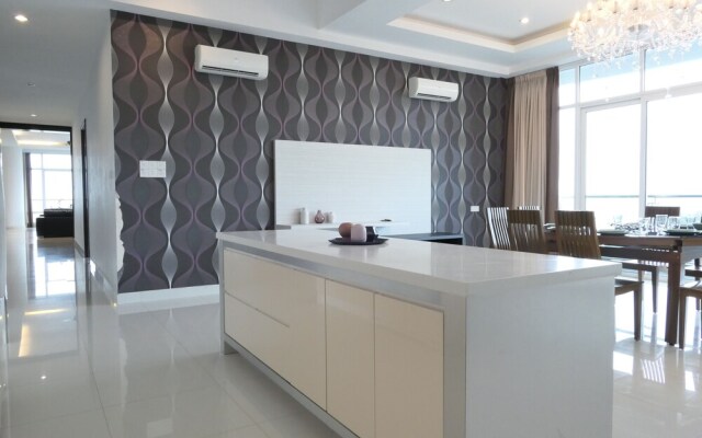 Gurney Seafront Supercondo 4b Penthouse