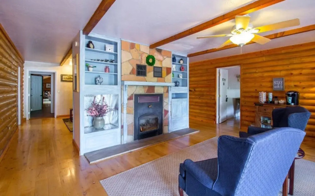 Quarter Horse Inn / Heather Room