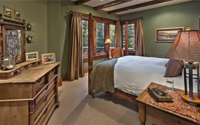 Gold Mine Lodge 6 BedroomHoliday home By Moving Mountains