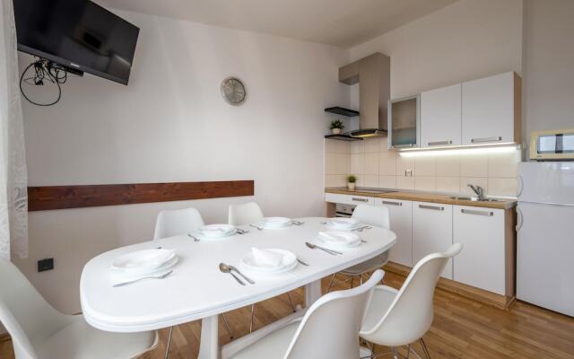 Awesome Home in Dramalj With Wifi and 5 Bedrooms