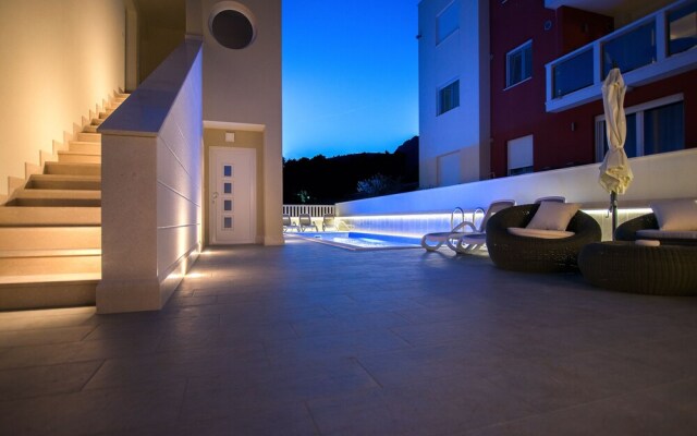 Lux Apartments