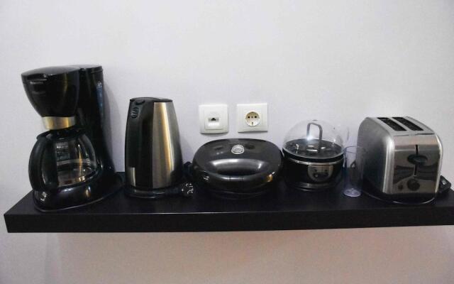 A&J Apartments or Rooms athens airport
