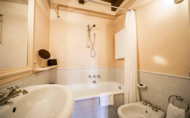 Palazzo Viviani Castello di Montegridolfo