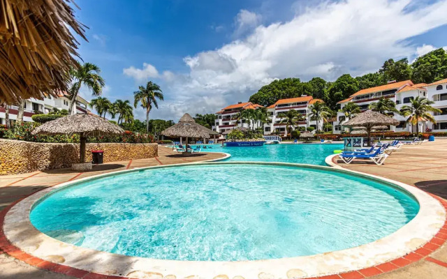 Serene Sosúa Retreat With the Biggest Pool in Sosua