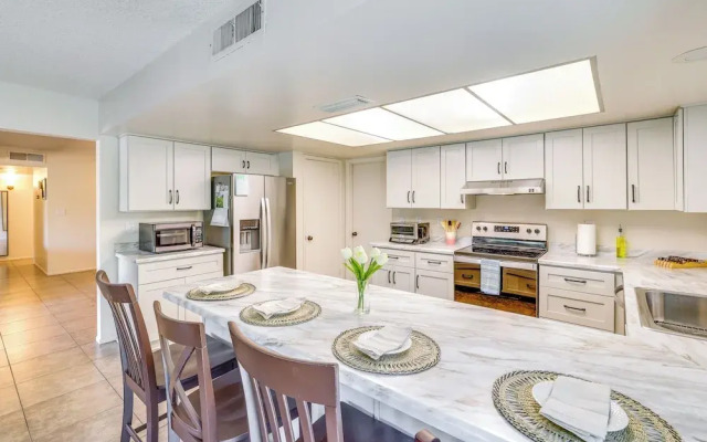 Centrally Located Glendale Home w/ Yard & Grill