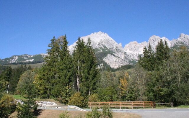 Spacious Holiday Home near Ski Area in Leogang