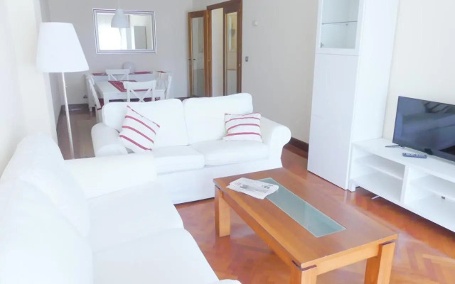 Apartamento luminoso, funcional y amplio en zona hospitalaria