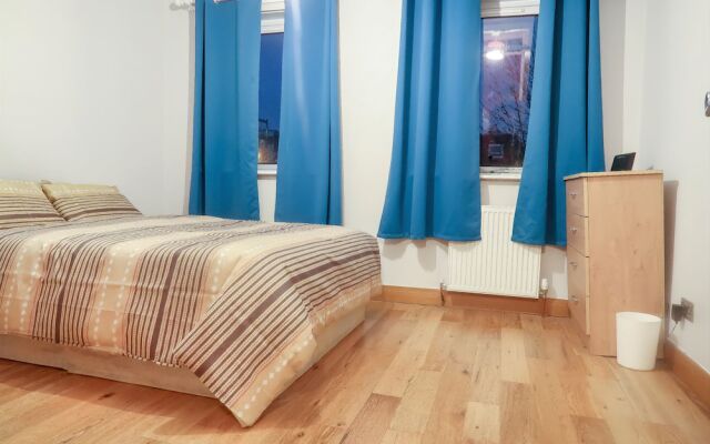 Saltwell Street - Deluxe Double Room