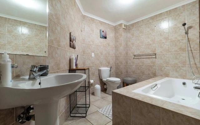 Beachfront Villa Sea Breeze, Hout Bay, Cape Town