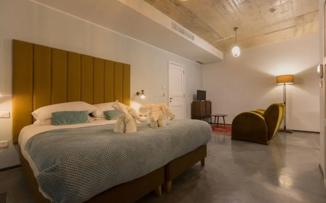Sally Port Suites