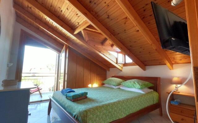 Loft apartment 20m from sea