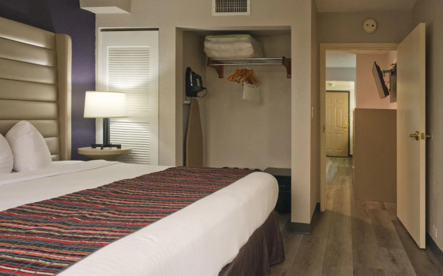 The Palms Inn & Suites