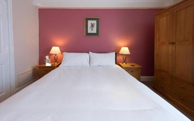 Corinium Hotel & Restaurant