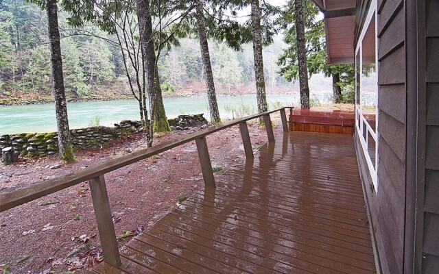 Wild Sky Escape - One Bedroom Cabin with Hot Tub