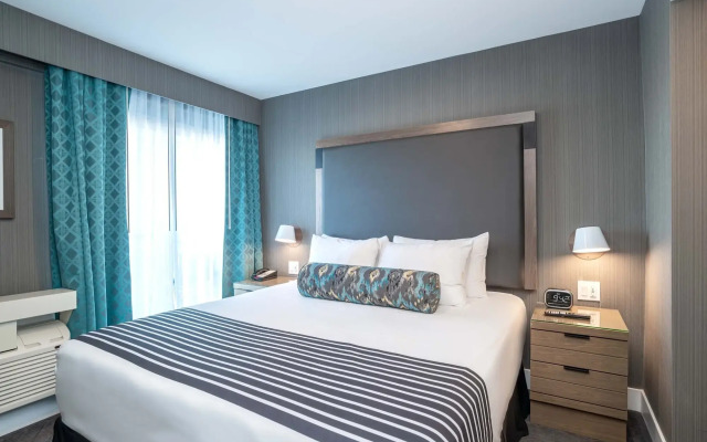 Sandman Signature Ottawa Airport Hotel