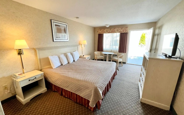 Court Plaza Inn & Suites