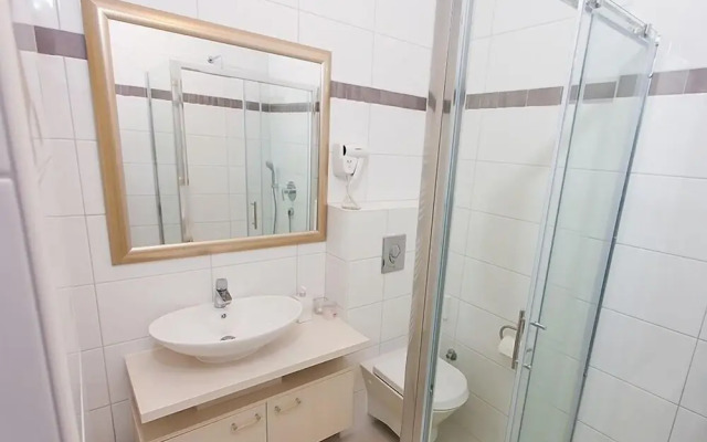 Fimi- With Swimming Pool - A2 Green
