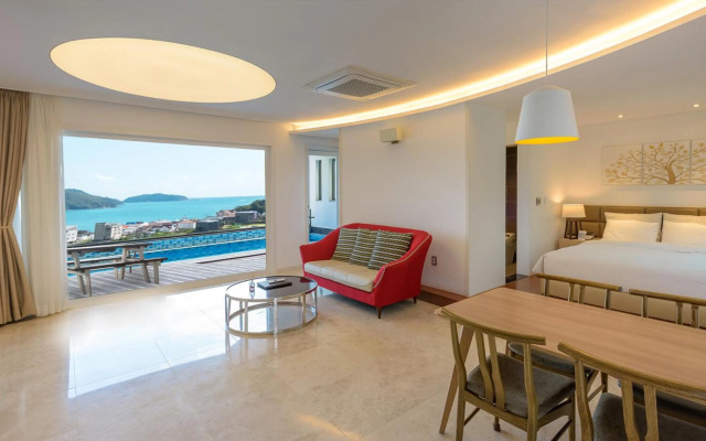 Friemily Pool Villa & Hotel