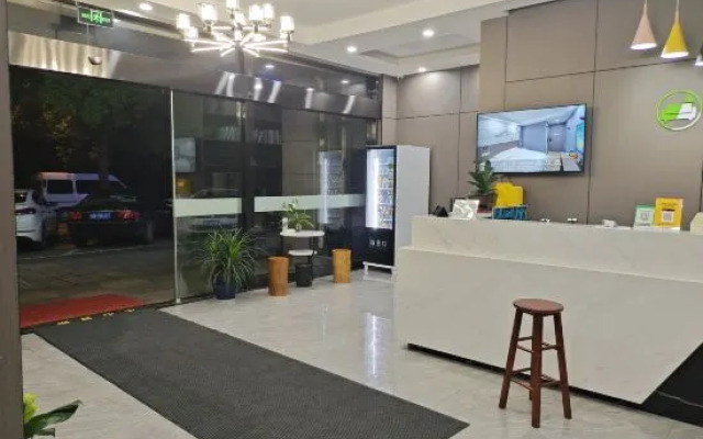 Yisu Qingju Hotel (Yuyao Wucaicheng Store)