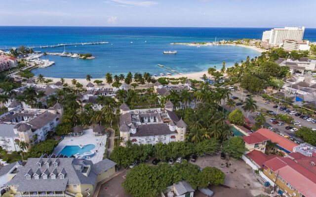 Sky Blue Beach Studio at Turtle Tower