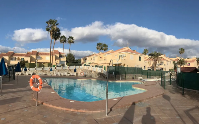 Bungalow terraza privada barbacoa y piscina by Lightbooking