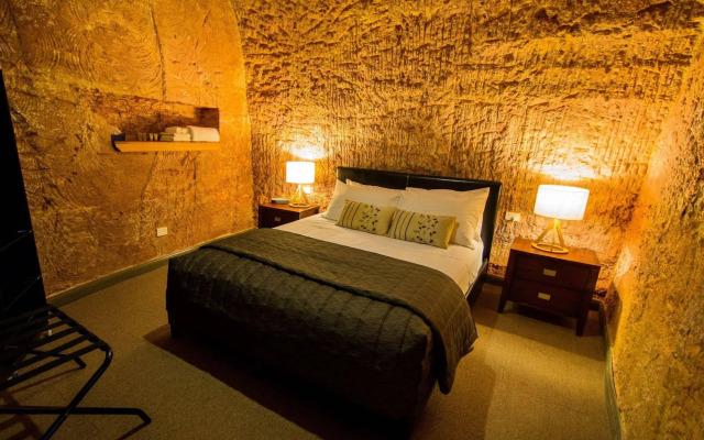 The Lookout Cave Underground Motel