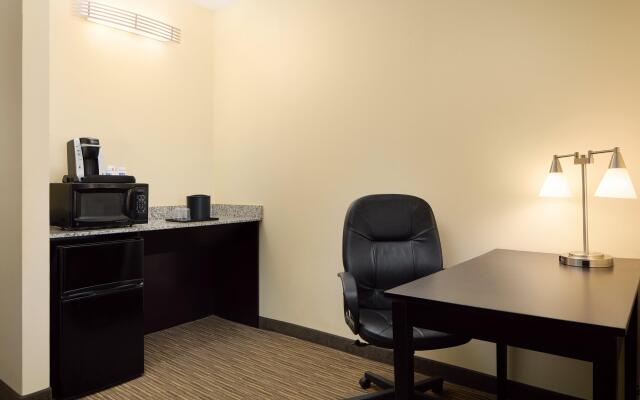 Holiday Inn Express & Suites Alpharetta - Windward Parkway by IHG