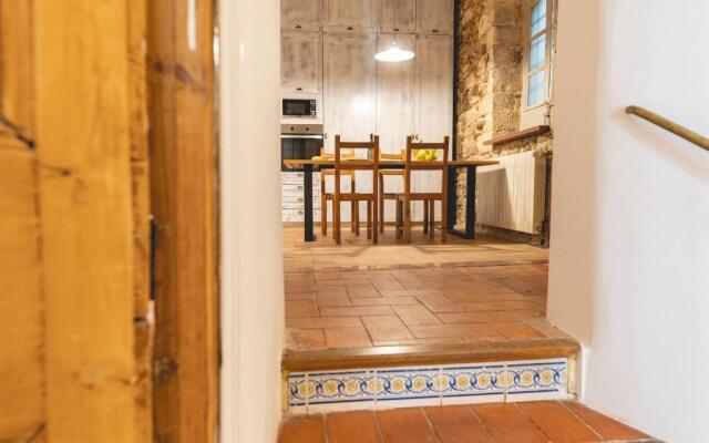 Bravissimo Plaça del Vi, Authentic Historic Apartment