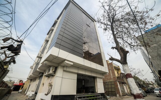 Royal Town Paschim Vihar By OYO Rooms