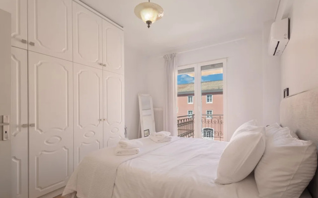 Old Fortress View Roof Top Apartment by Konnect