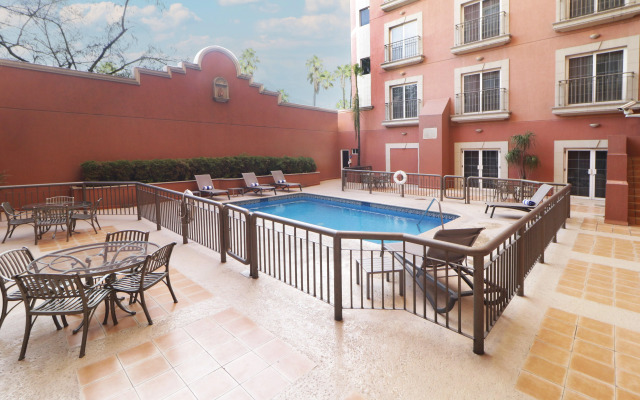 Holiday Inn Express Monterrey Galerias by IHG
