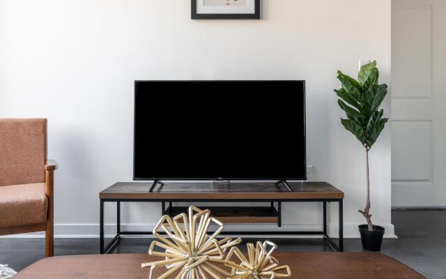 Alexandria Alluring 2BD 2BA Apartment