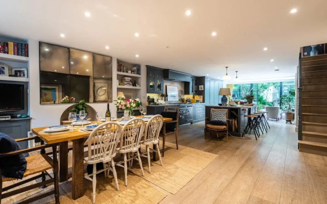 Comforting Clapham Home By The Overground Station