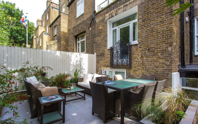 Nevern Square VIII by onefinestay