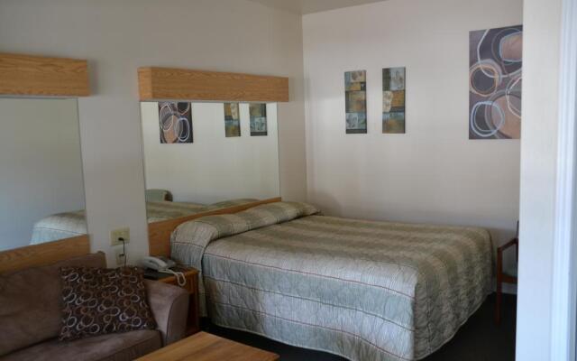 Calabogie Motor Inn